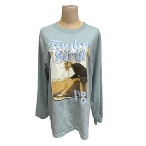 "TAYLOR SWIFT" 1989 Long Sleeve Blue T-Shirt SZ M Taylor's Version Concert‎